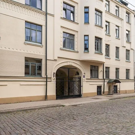 Apartment Brand New Modern Studio, Embassy Area - By Innorental