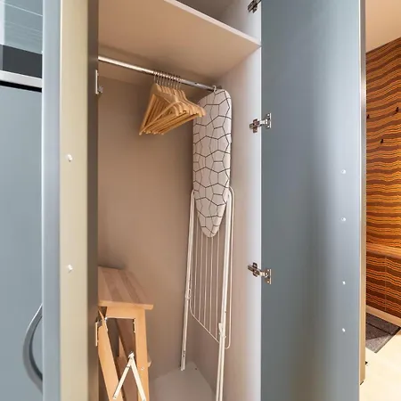 Brand New Modern Studio, Embassy Area - By Innorental *